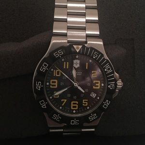 Men’s victorinox Swiss army watch